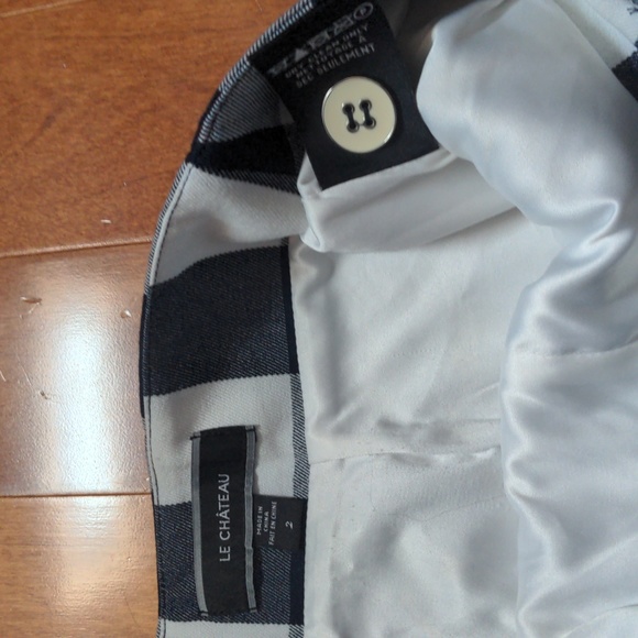 Le Chateau Buttoned Skirt - Picture 4 of 4